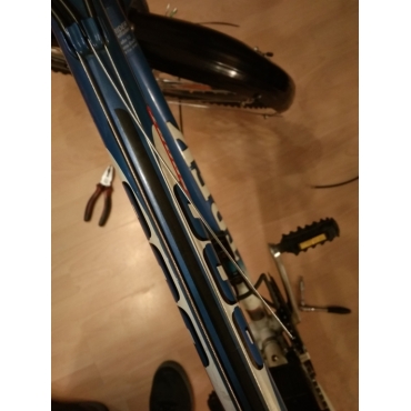 Züge am Oberrahmen verlegt... Züge am Oberrahmen verlegt...